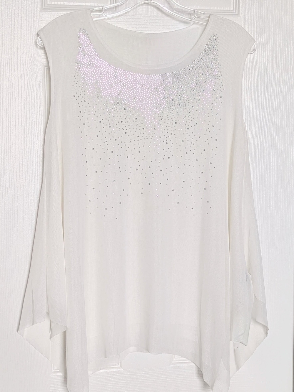 NWT Women's White Sleeveless Chiffon Blouse w/Rhinestones & Assymetrical Hem